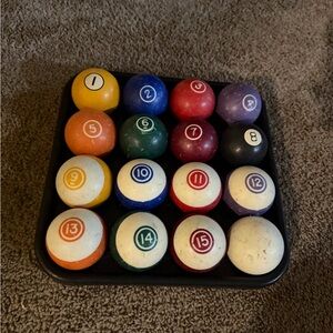 Vintaga Billiard Ball Set